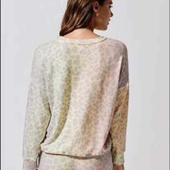 Sundry Pink Leopard Cozy Soft Crewneck Sweater Size Small - Picture 15 of 16